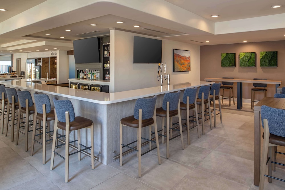 Hilton Garden Inn Fontana - photo 35