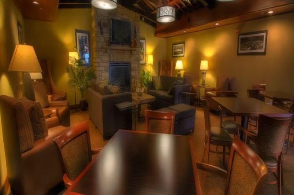 Hampton Inn Pigeon Forge - photo 40