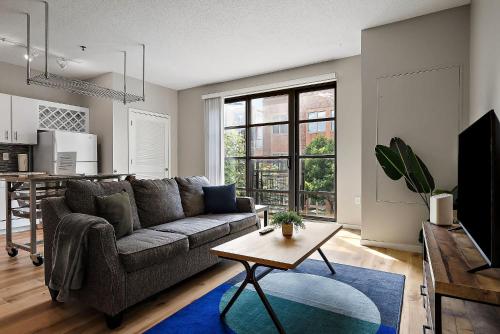 CozySuites Mill District with pool gym #13 — 4-Star Luxury Hotel in Minneapolis, United States