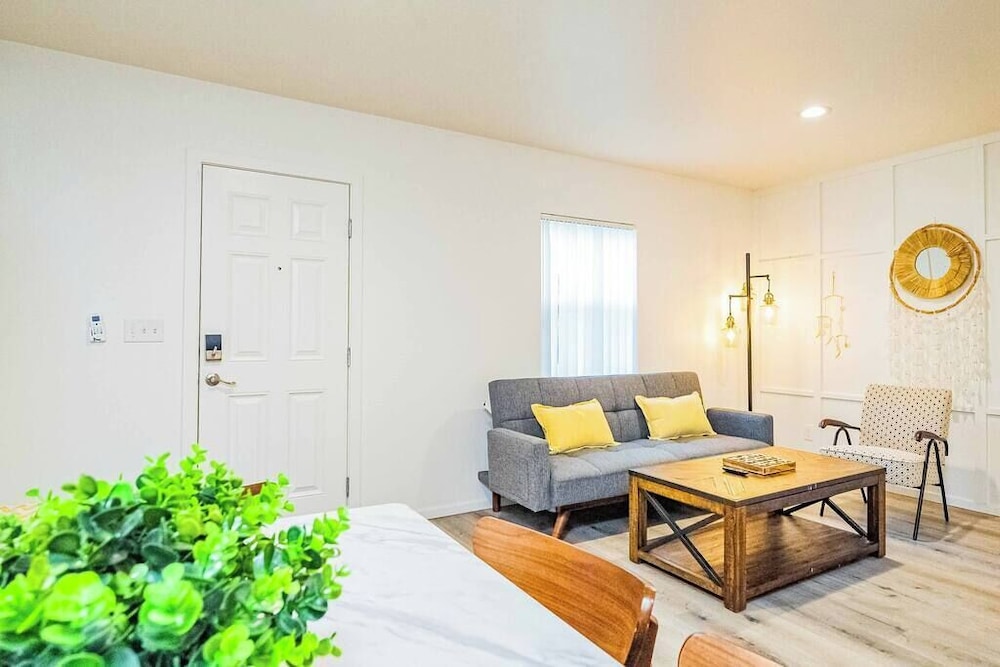 Elegant Country Retreat With Serene Patio Haven — hotel in Glendora