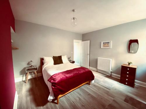 Tideway Apartment with Private Parking Space