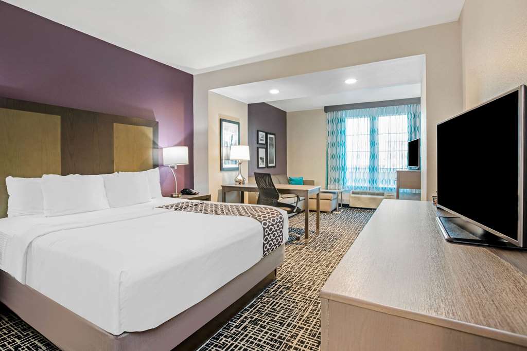 La Quinta Inn & Suites by Wyndham Corpus Christi Portland - photo 20