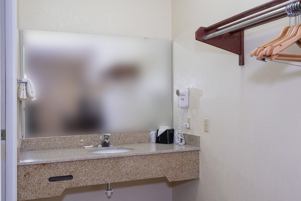 Red Roof Inn & Suites Rome - photo 48
