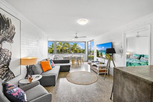 Moments from the Beach Sunrise Beach — 4-Star Luxury Hotel in Sunrise Beach, Australia