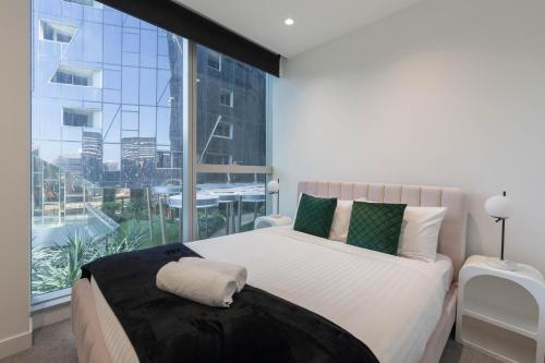 Supreme 3 Bedroom Apartment in Melbourne CBD — 4-Star Luxury Hotel in Melbourne, Australia