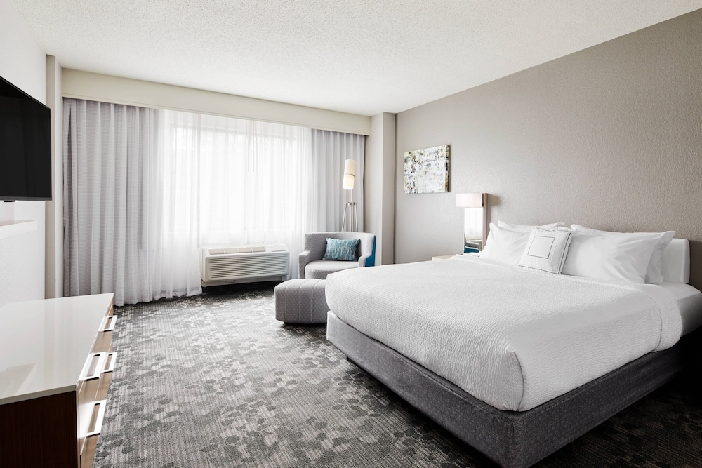 Courtyard by Marriott Milwaukee Downtown - photo 9