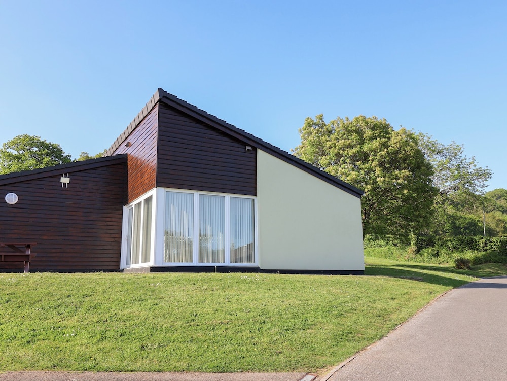 Harcombe House Pet Friendly Bungalow — 4-Star Luxury Hotel in Newton Abbot, United Kingdom