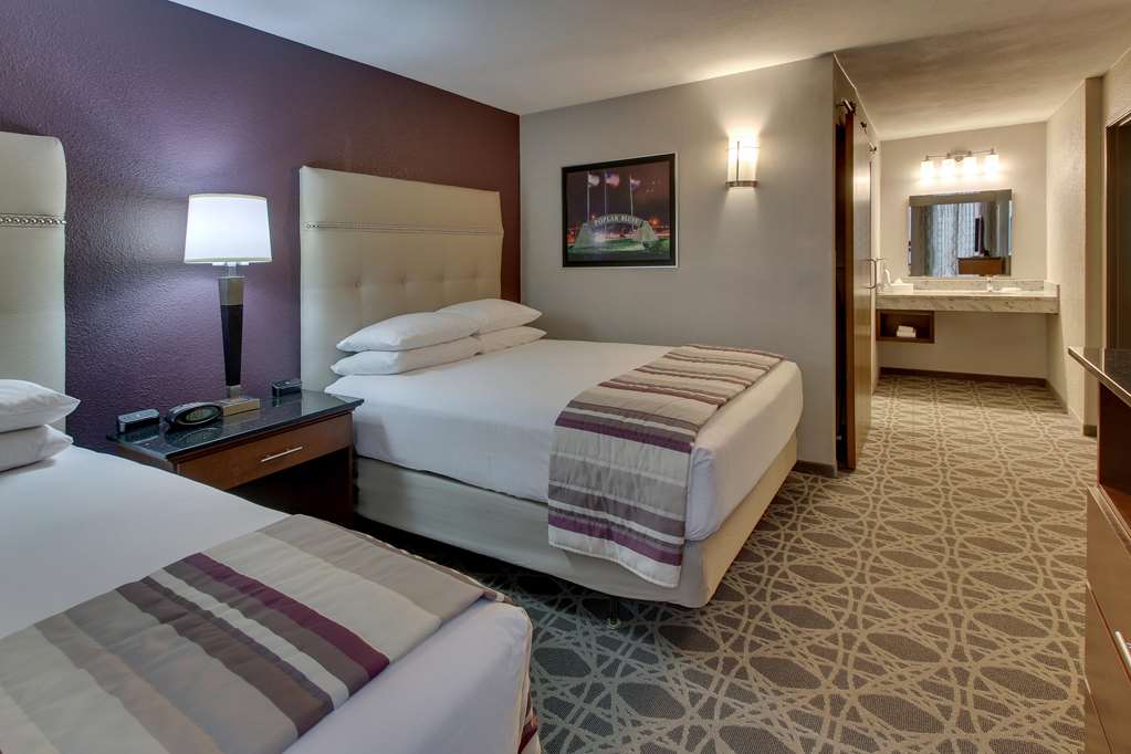 Drury Inn & Suites Poplar Bluff - photo 28