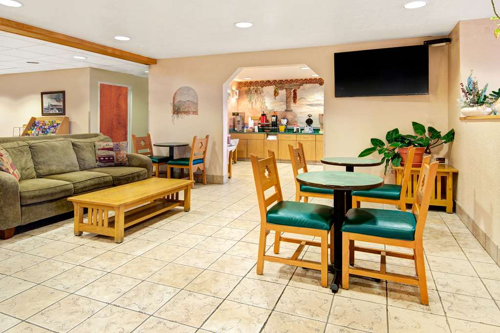 Microtel Inn & Suites By Wyndham Albuquerque West - photo 3