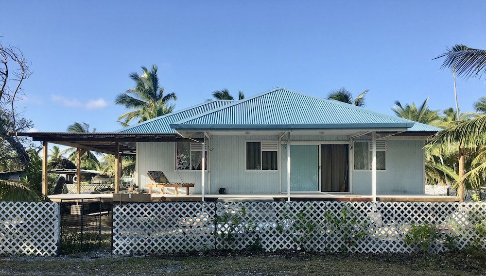 Le Fare Bleu Tiputa Rangiroa & Clim — hotel near Rangiroa Airport