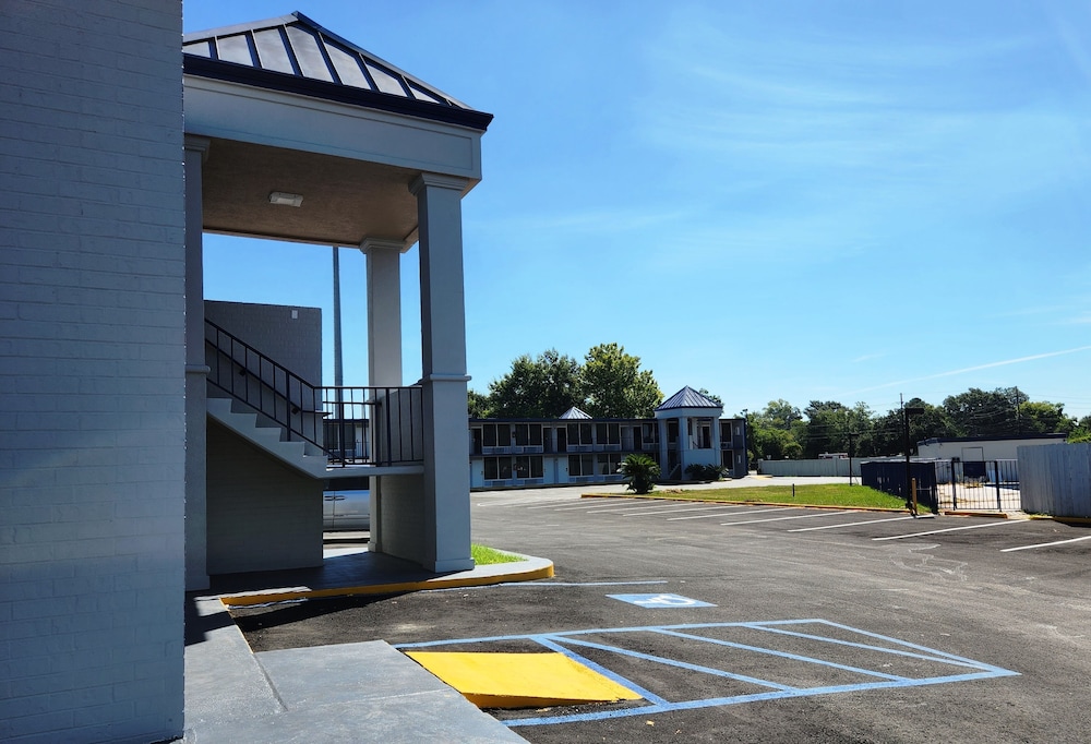 Baymont by Wyndham Lafayette - photo 22