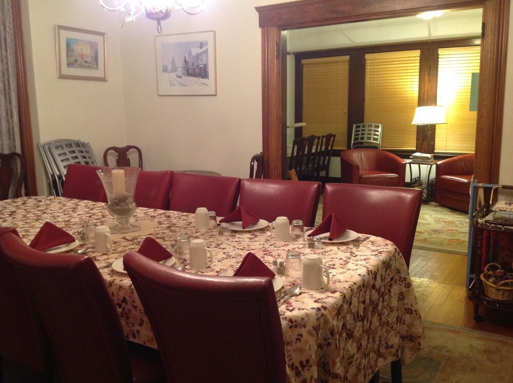 The Linden Tree Inn - photo 16