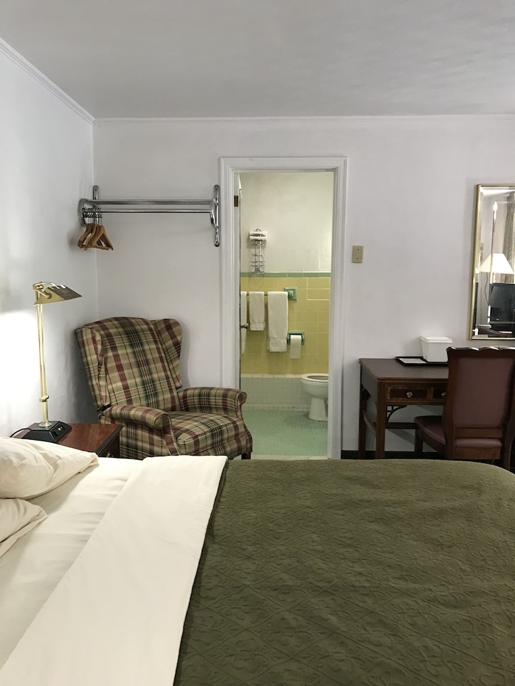Relax Inn Altoona - photo 17
