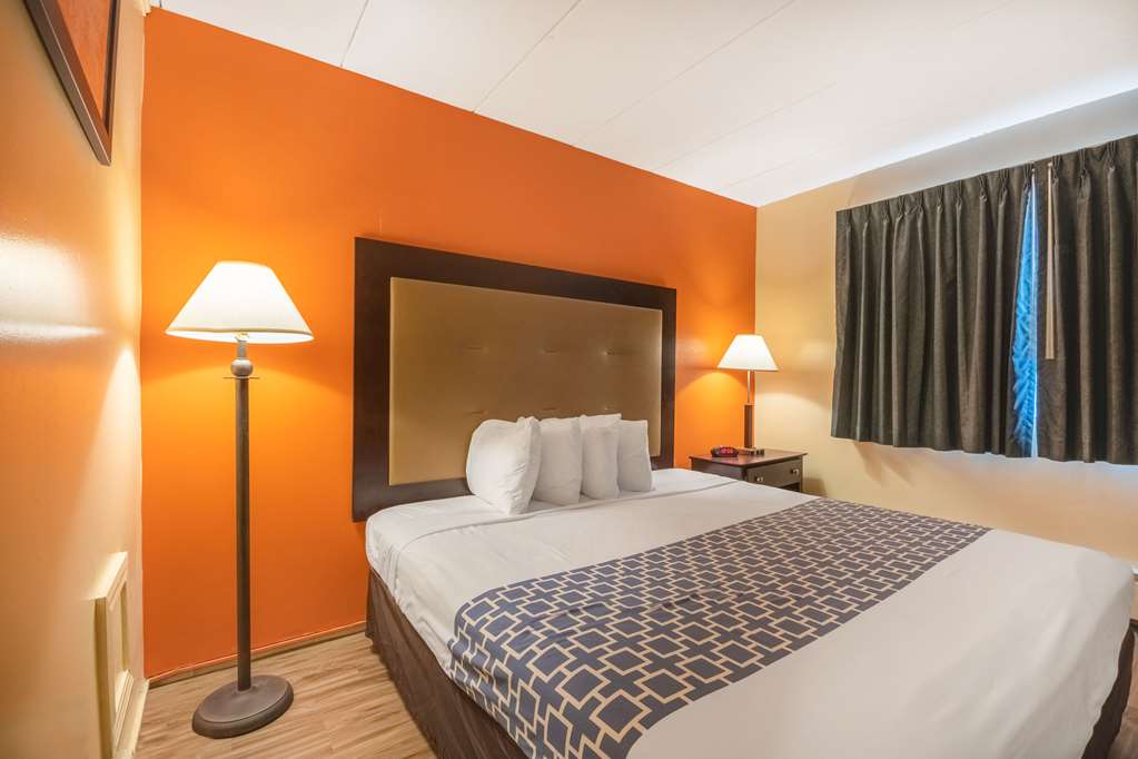 Econo Lodge Inn & Suites Windsor Locks Bradley Airport - photo 18