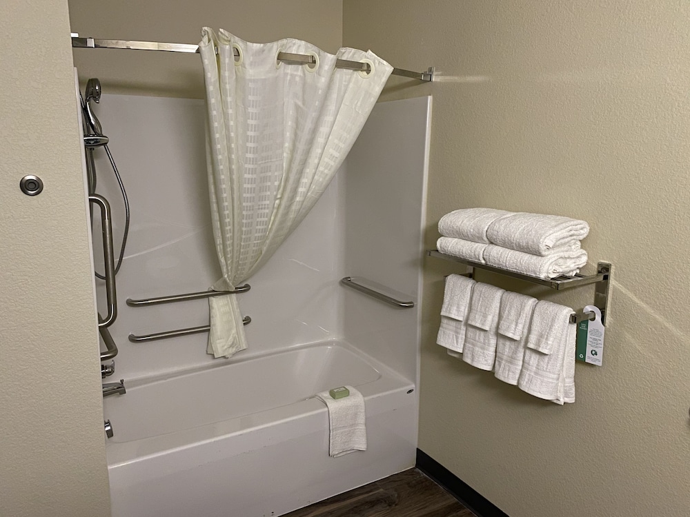 Cobblestone Inn & Suites Forest City - photo 24