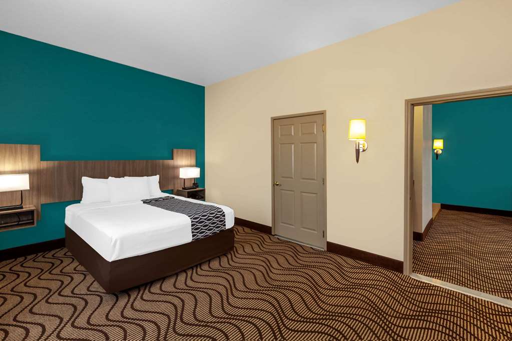 La Quinta Inn & Suites by Wyndham Midland North - photo 20