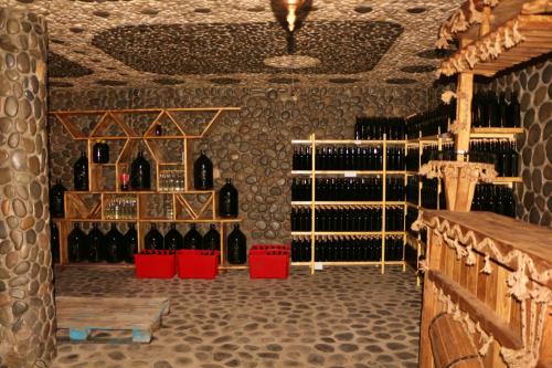 HOTEL Wine Cellar & Fitness Khoni City