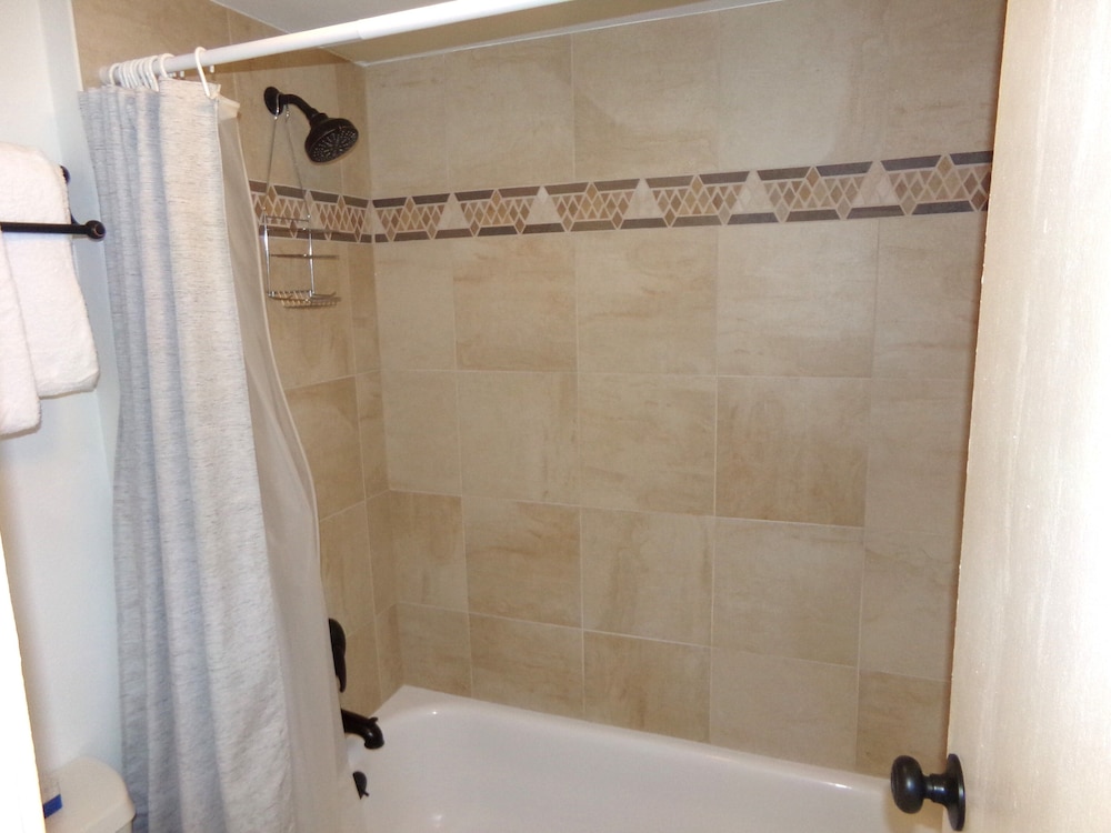 Wild Irishman 2 bed 2 bath Sleeps 9 WIBH - photo 14