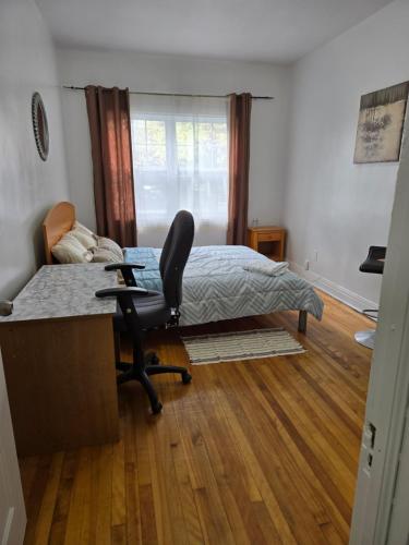Spacious elegant and ultra comfortable room - last minute hotel in Montreal