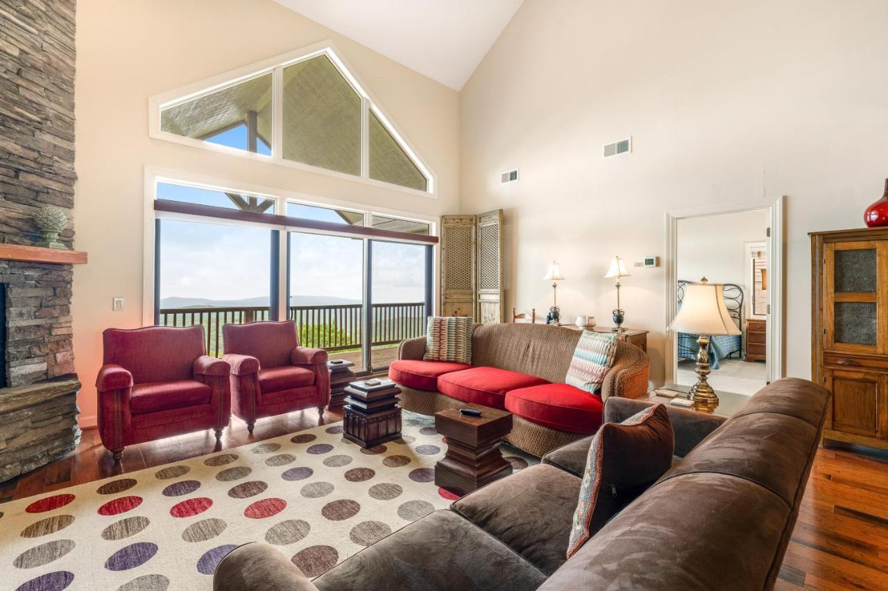Views for Miles at the Reserve — 4-Star Luxury Hotel in Banner Elk, United States