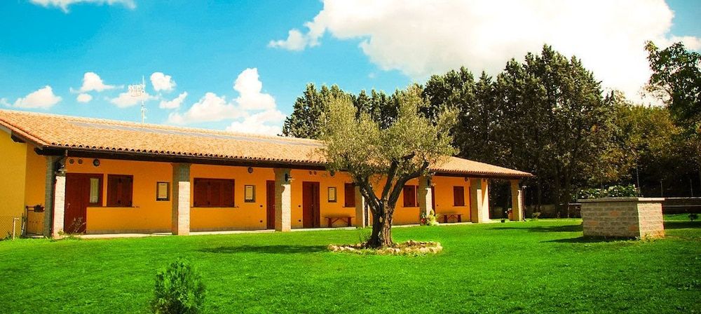 Agriturismo La Noce — 4-Star Luxury Hotel in Bassano Romano, Italy