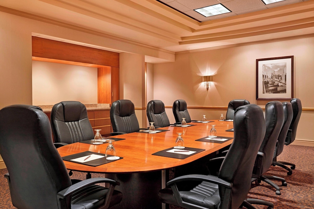 Sheraton Suites Chicago Elk Grove - photo 20