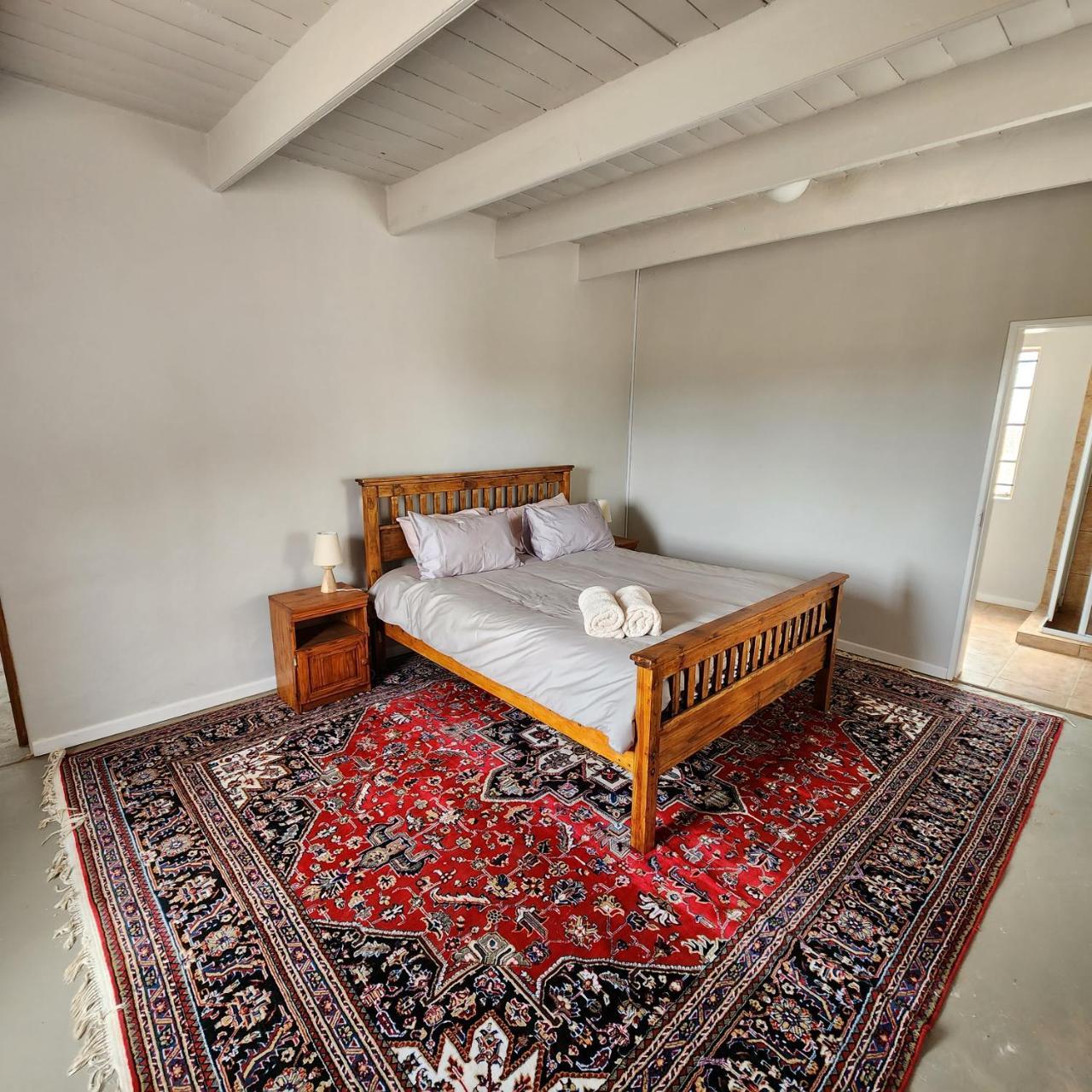 Karoo Leeu Cottage — 4-Star Luxury Hotel in Oudtshoorn, South Africa