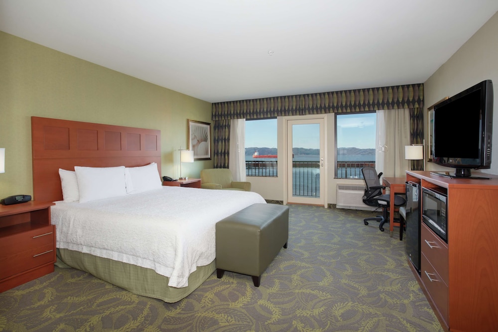 Hampton Inn and Suites Astoria - photo 47