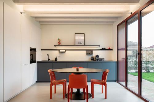 Molly Apartments — 4-Star Luxury Hotel in Formigine, Italy