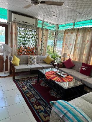 Breezy Rooftop Retreat — 4-Star Luxury Hotel in New Delhi, India