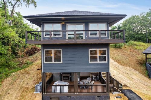 Smokies Treehouse — 4-Star Luxury Hotel in Sevierville, United States