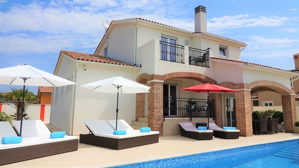 Villa Istria — 4-Star Luxury Hotel in Liznjan, Croatia