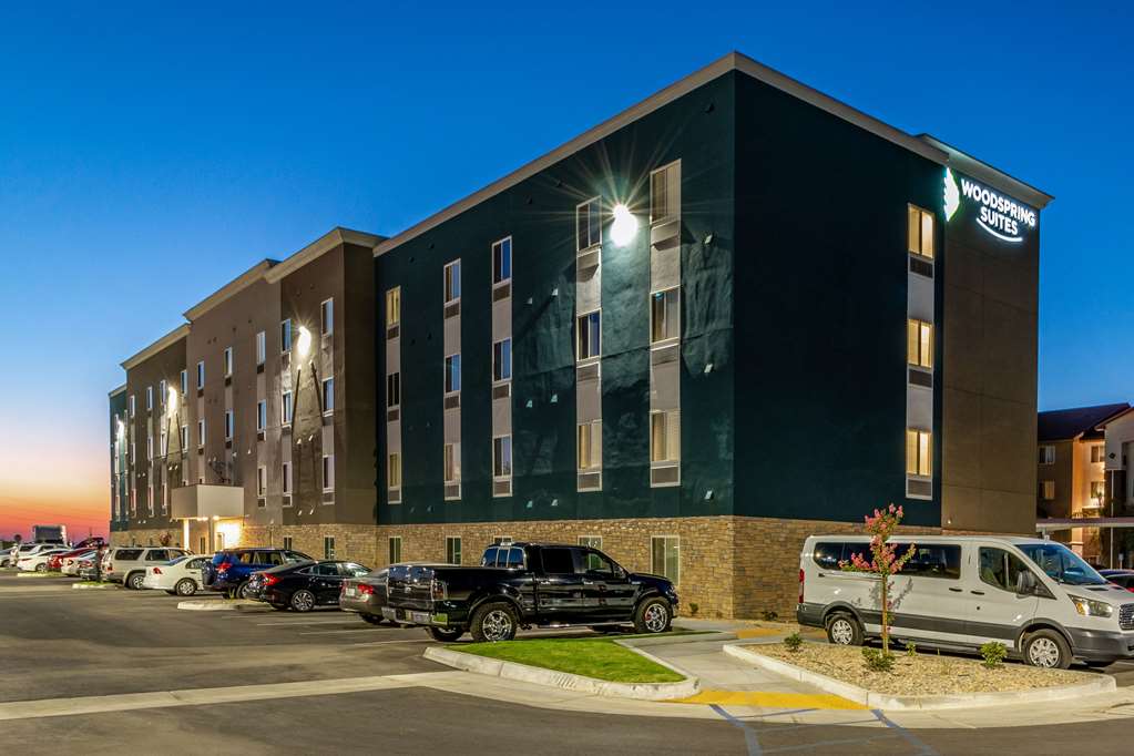 WoodSpring Suites Bakersfield East - photo 27
