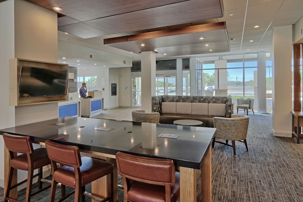 Holiday Inn Express & Suites Roswell by IHG - photo 51
