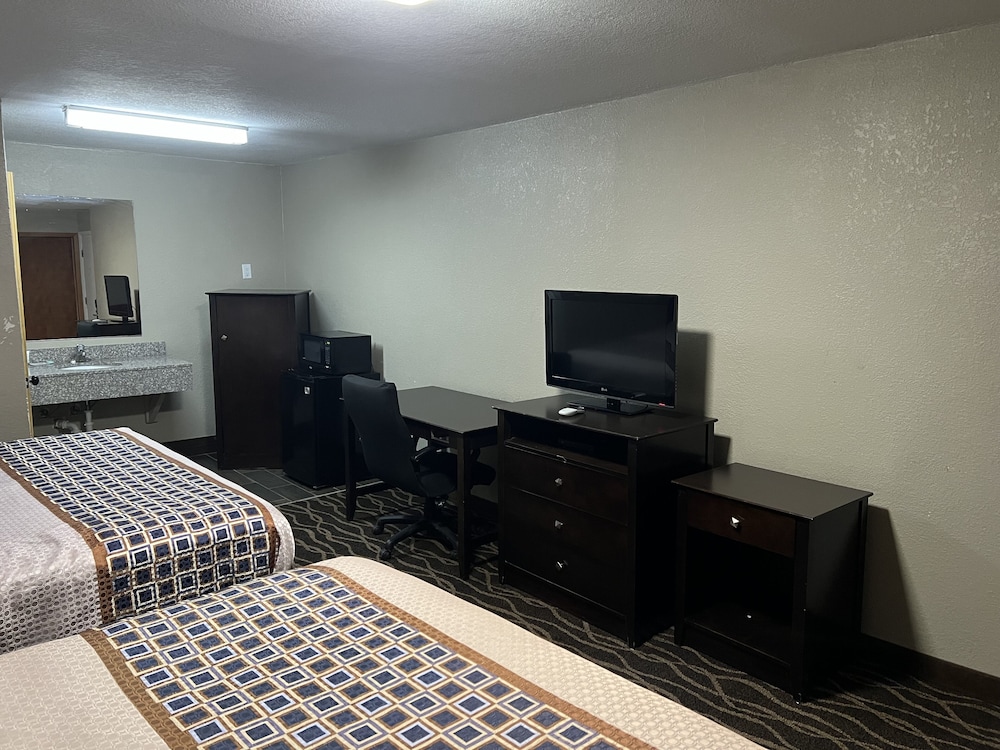 Westbridge Inn & Suites - photo 16