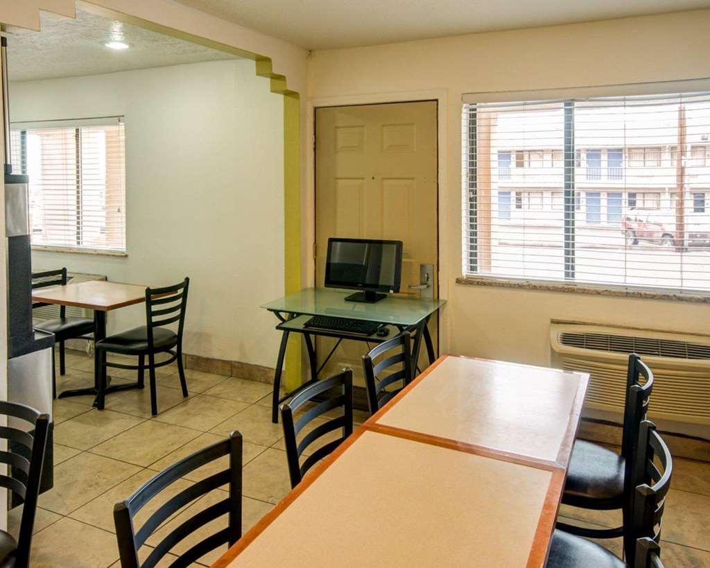 Econo Lodge Albuquerque East - photo 20
