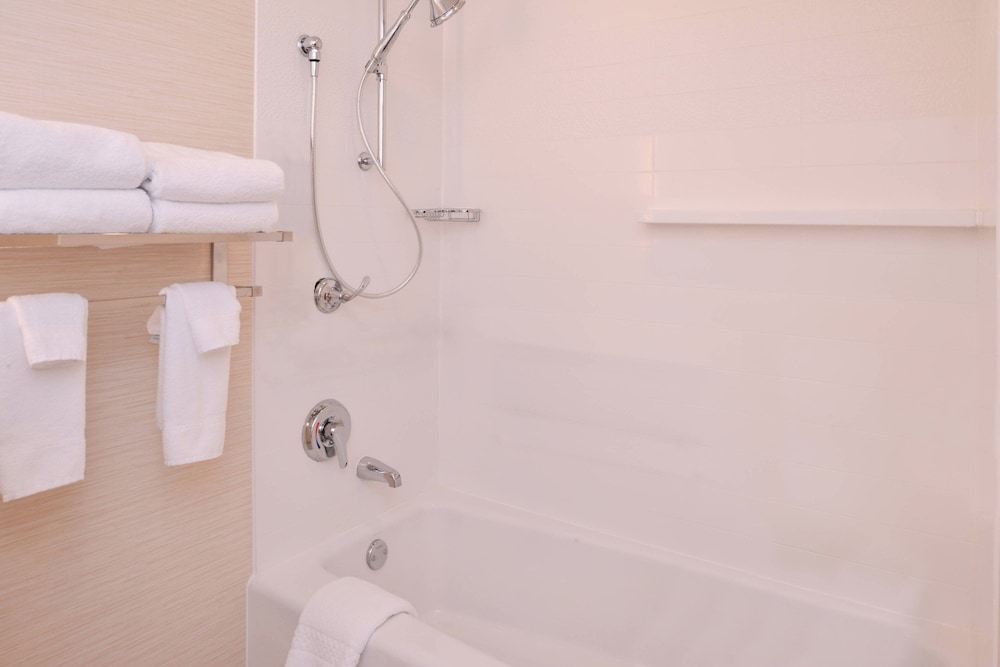 Fairfield by Marriott Inn & Suites Plymouth White Mountains - photo 27