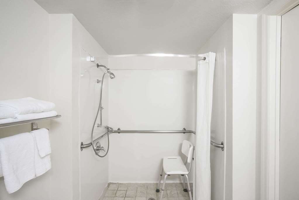Super 8 by Wyndham Dandridge - photo 7