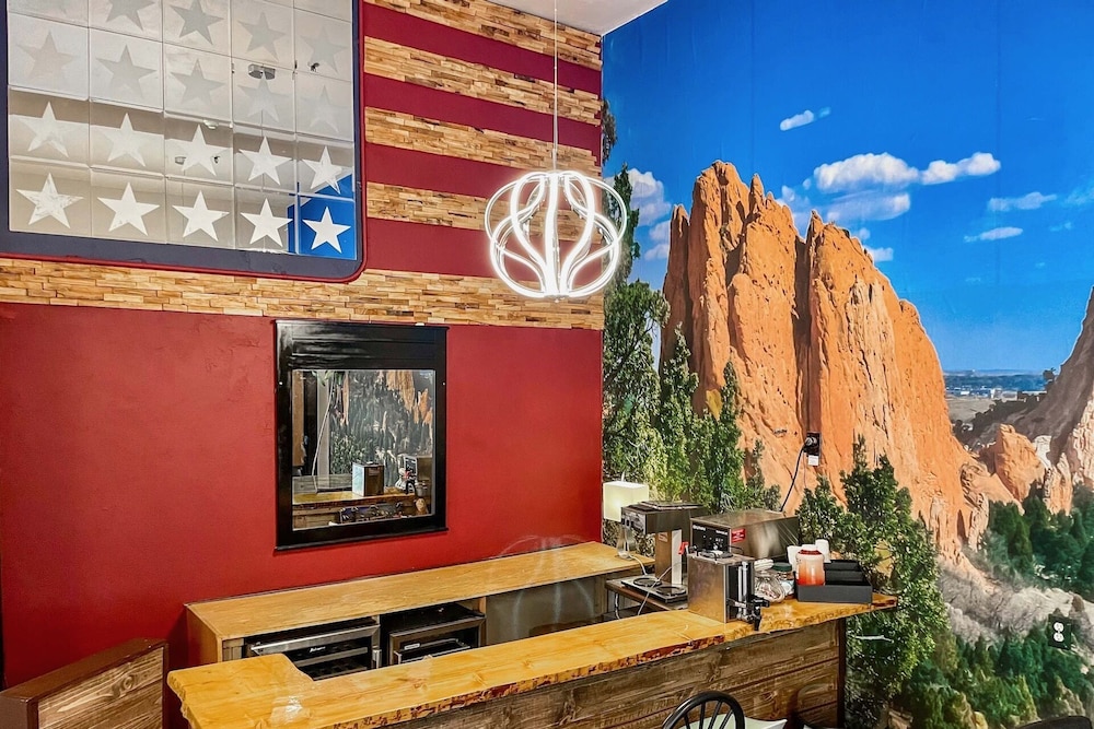 Motel 229 @ Garden of the Gods - photo 2