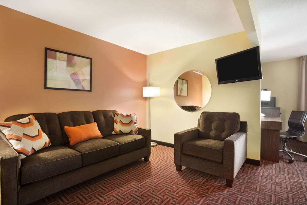 Super 8 by Wyndham Alton - photo 32