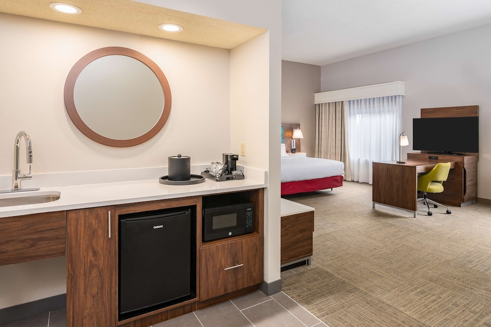 Hampton Inn & Suites Hartford Manchester - photo 13