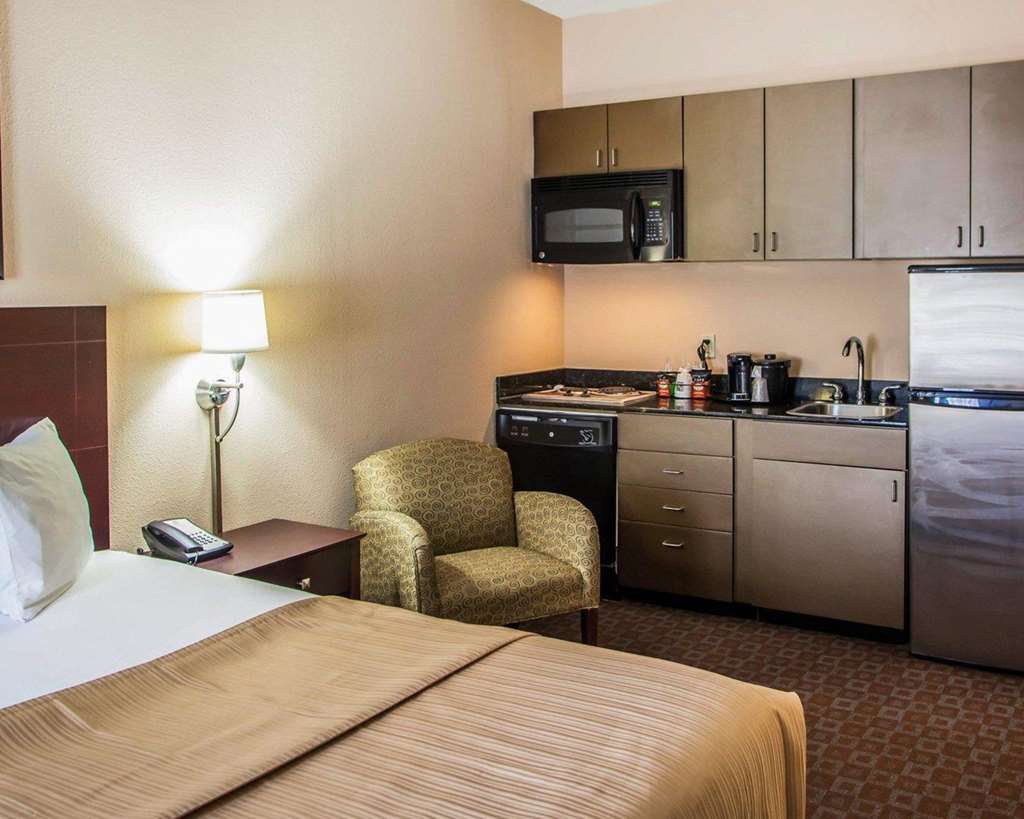 Quality Inn & Suites Peoria North - photo 18