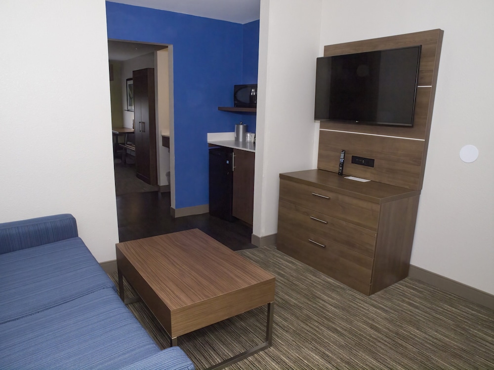 Holiday Inn Express Hotel & Suites Madison by IHG - photo 36