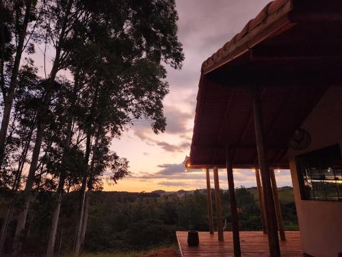 Provence Lavander Chalet by MontJacui com jacuzzi e ar condicionado — 4-Star Luxury Hotel in Cunha, Brasil