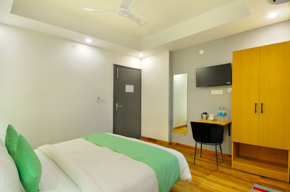 Hotel Red York — Noida — photo 4