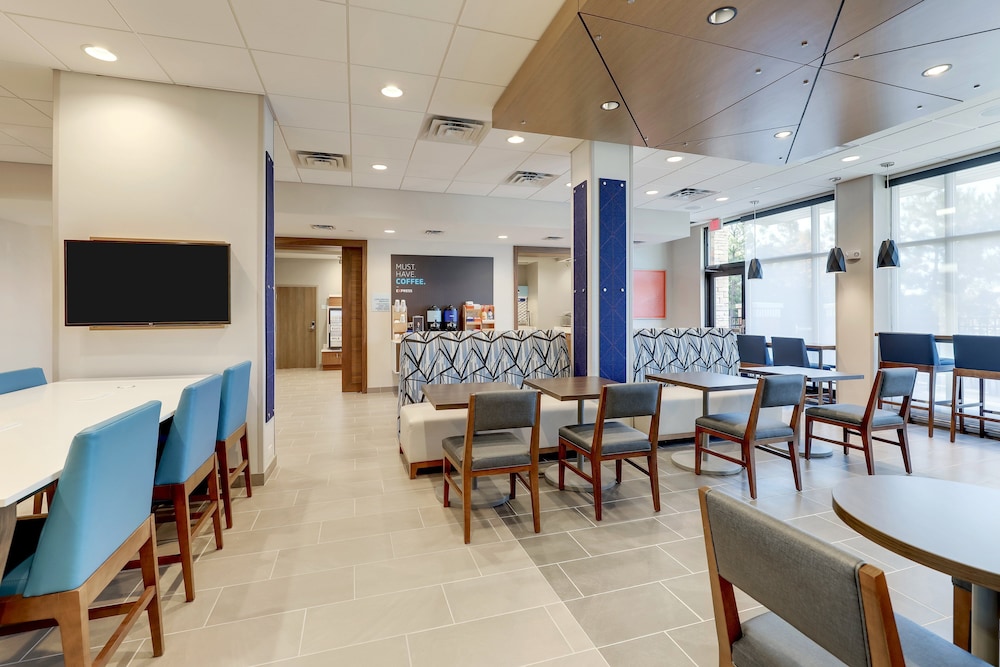 Holiday Inn Express Holly Springs Raleigh Area by IHG - photo 42