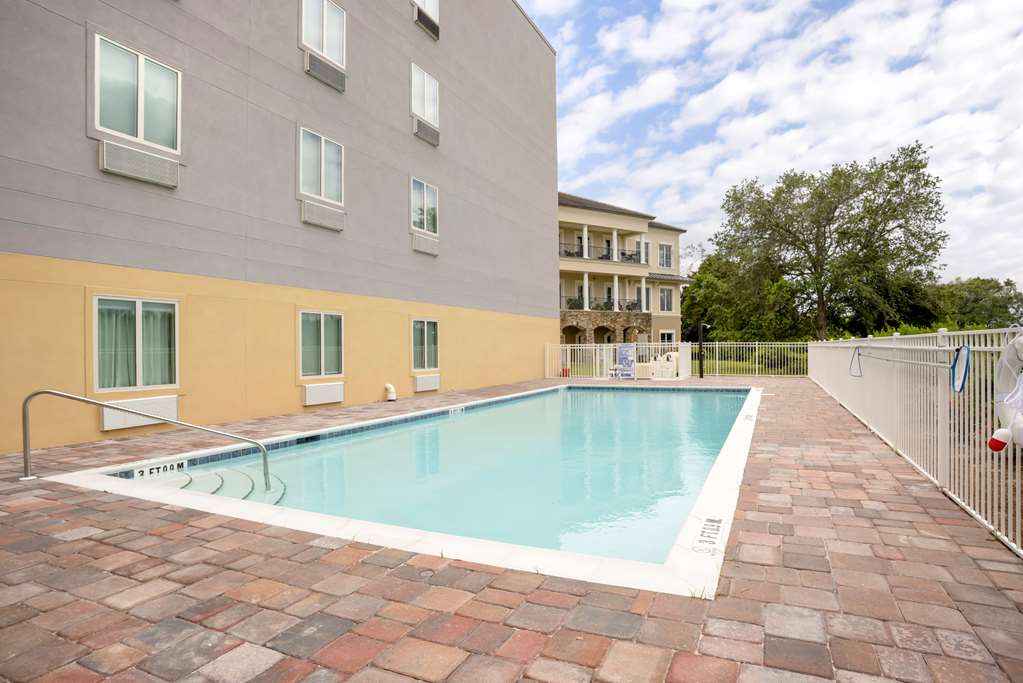 Comfort Inn and Suites Destin Near Henderson Beach - photo 39