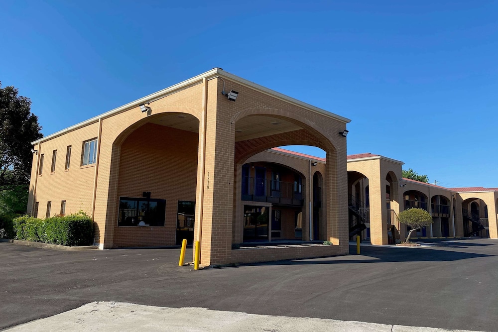 Days Inn by Wyndham Newnan - featured photo