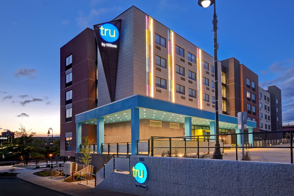 Tru by Hilton Manchester Downtown - photo 33