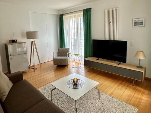 Kaiservillen Heringsdorf Ferienwohnung mit 1 Schlafzimmer und Balkon D112 — 4-Star Luxury Hotel in Heringsdorf, Germany